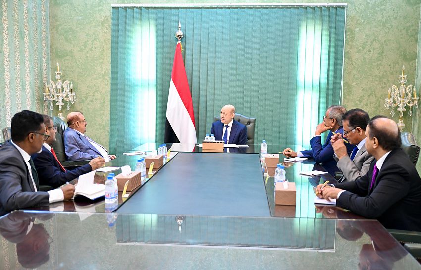رئيس مجلس القيادة يلتقي رئيس مجلس النواب واعضاء هيئة رئاسة المجل