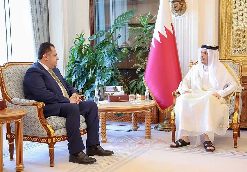 الدكتور معين مع رئيس الحكومة القطرية