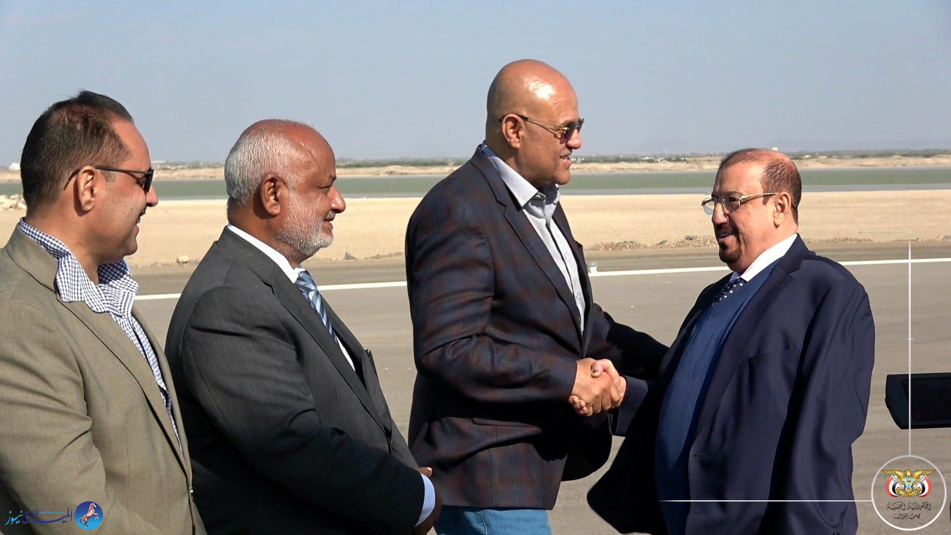 رئيس مجلس النواب سلطان البركاني يصل الى تعز عبر مطار المخا الدول