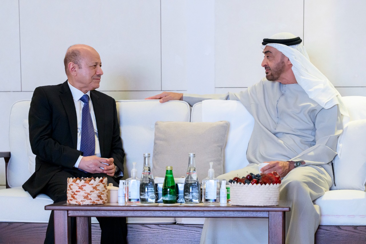 الرئيس العليمي يلتقي الرئيس الاماراتي في ابو ظبي