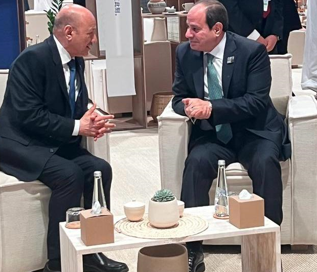 لقاءات مهمة يجريها الرئيس العليمي على هامش قناة المناخ