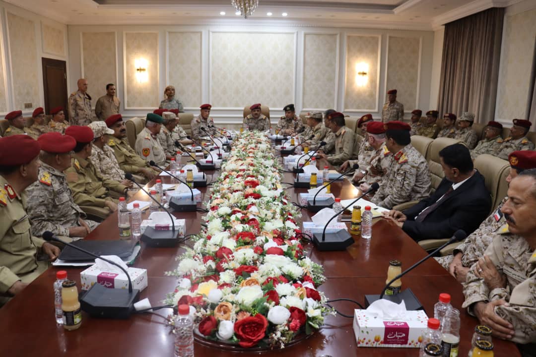 وزير الدفاع محسن الداعري يراس اجتماعا هاما لقيادات وزارة الدفاع