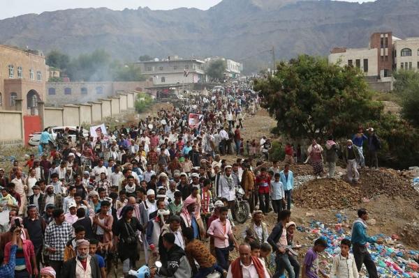 تعز..مسيرة تطالب بكشف التحقيقات في اغتيال الحمادي