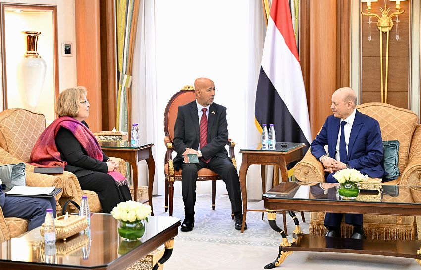 الرئيس رشاد العليمي يستقبل مساعدة وزير الخارجية الاميركية