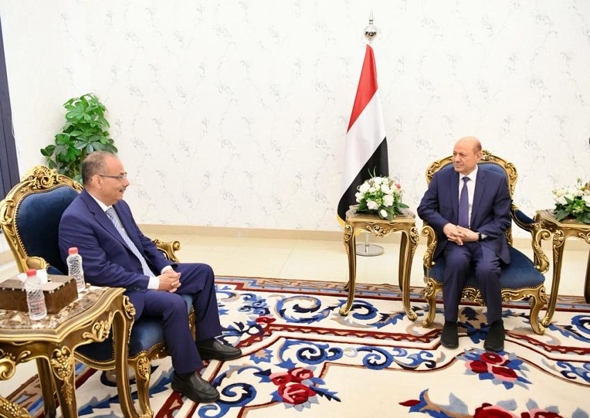 الرئيس-العليمي-يبحث-مع-أمين-عام-الغرفة-الصناعية-العربية-الألماني