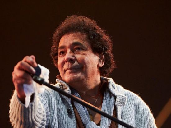 الفنان المصري محمد منير