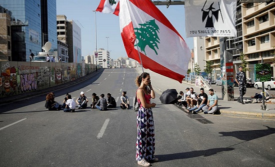 متظاهرون في لبنان