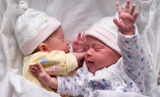 صوره لتؤام