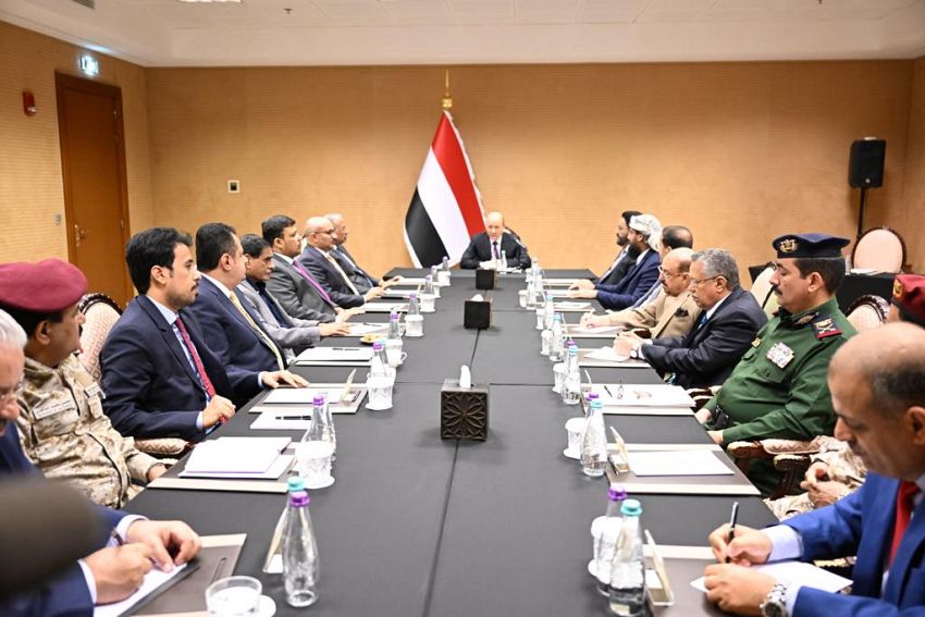 المجلس الرئاسي يتخذ قرارا حاسما لإنهاء الانقلاب الحوثي