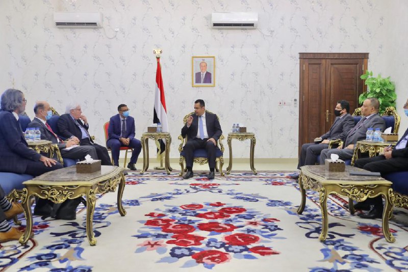 رئيس الوزراء خلال استقباله المبعوث الأممي