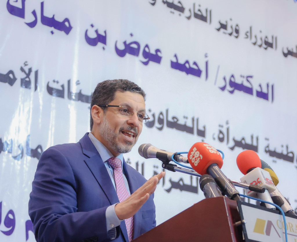رئيس الوزراء يحيي المرأة اليمنية وينوه بتضحياتها وموقفها لصالح ق