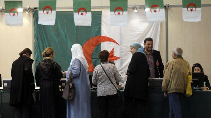 الجزائريون المقيمون في الخارج