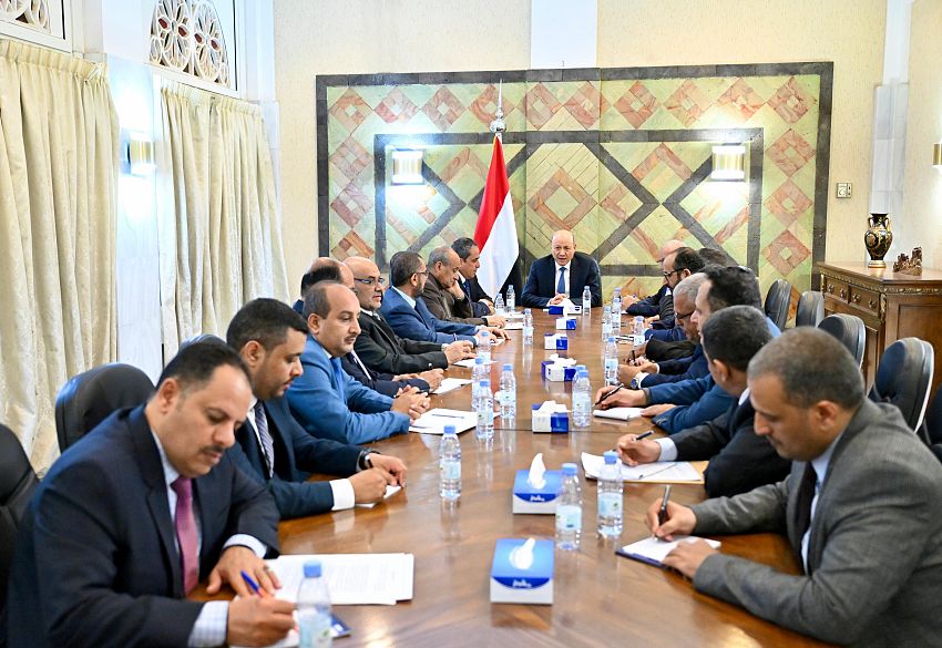 الرئيس العليمي يلتقي قيادات الأحزاب السياسية