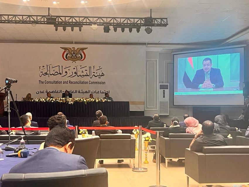 رئيس الوزراء يتحدث في اللقاء الرسمي مع لجنة التشاور