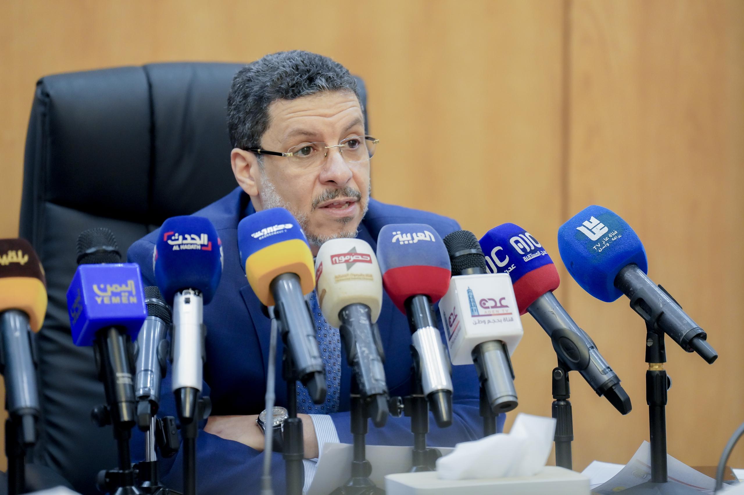 بن مبارك في اجتماع بقيادة حضرموت يكشف المحاور الاربعة لبرنامج ا