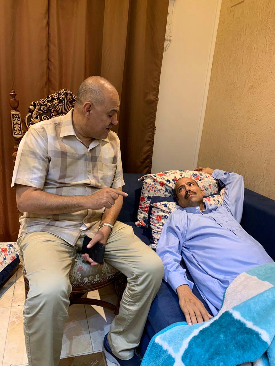 محافظ تعز يزور العميد السفياني