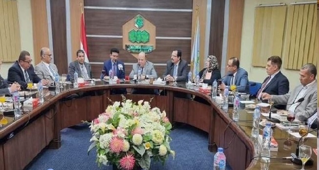 الدكتور محمد علي مارم رفقة وفد من مجلس الاعمال اليمني مع رئيس جم