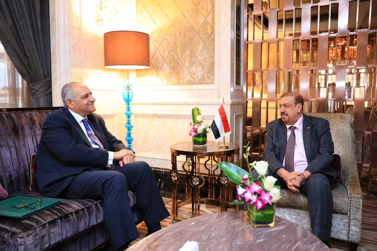 الشيخ سلطان البركاني مع السفير المصري لدي اليمن