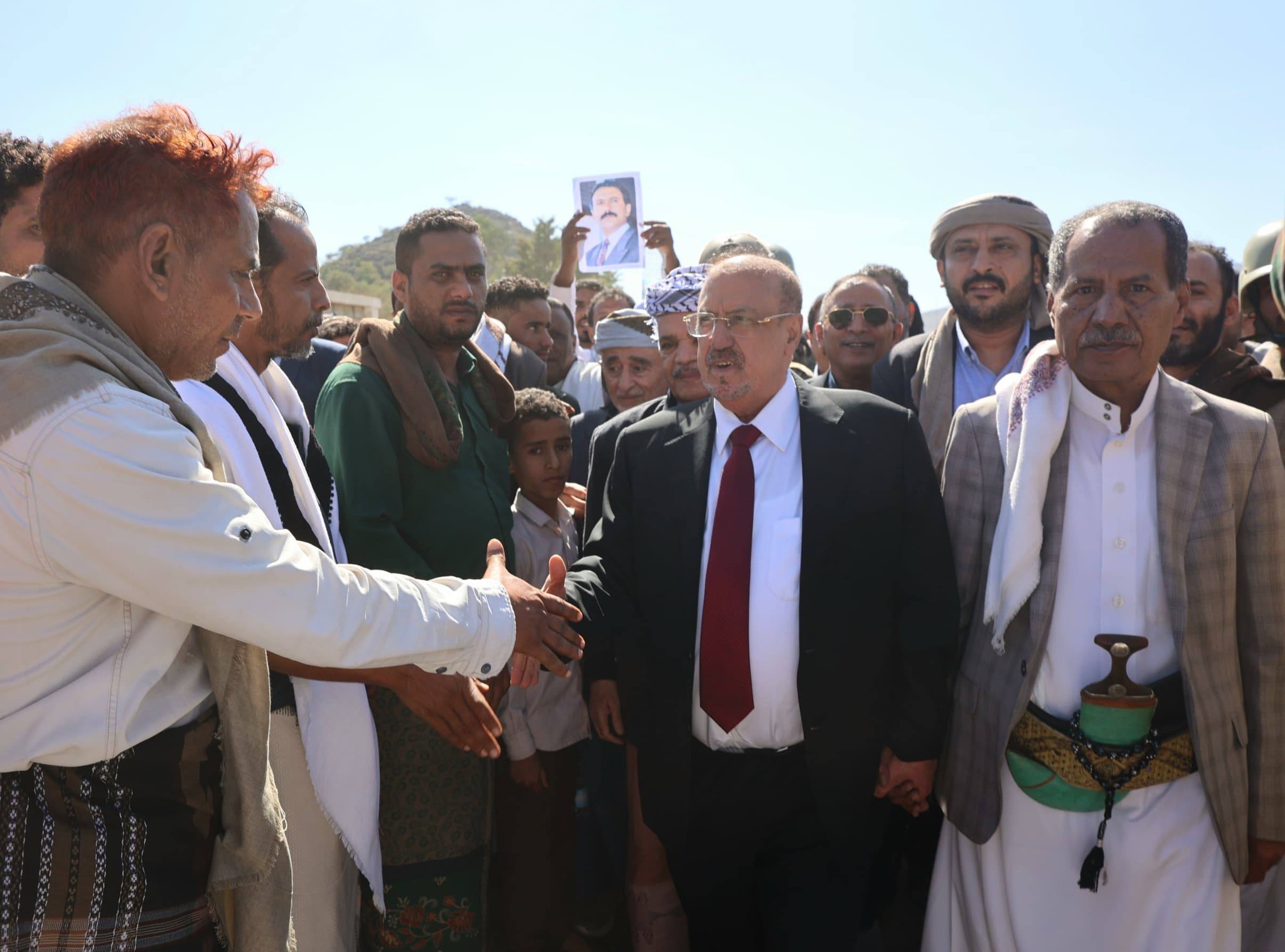 في زيارته لجبل حبشي.. البركاني يتعهد بدعم البنية التحتية والصحة ويعتبر وحدة الصف أساساً للاستقرار