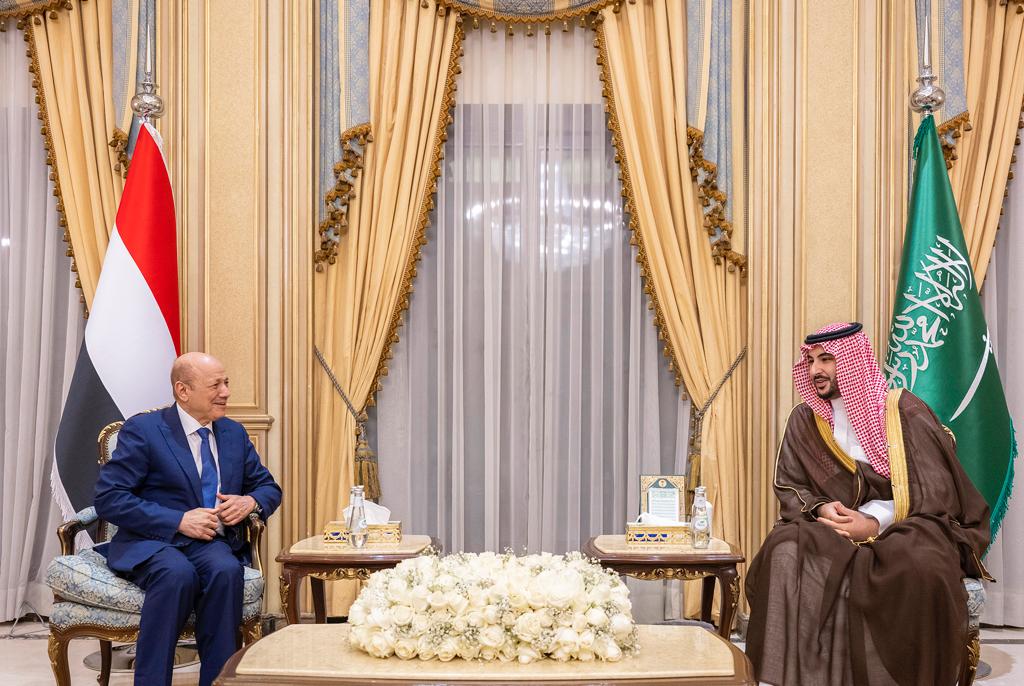 الدكتور رشاد العليمي يبحث مع وزير الدفاع السعودي مستجدات الوضع