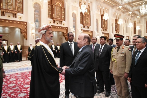 الرئيس هادي يقدم واجب العزاء في رحيل السلطان قابوس