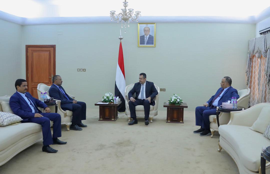 رئيس الوزراء اليمني معين عبدالملك يلتقي قيادات المؤتمر بمأرب