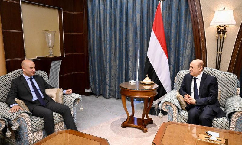 الرئيس العليمي يكشف الخطوات العاجلة لإيقاف تدهور العملة