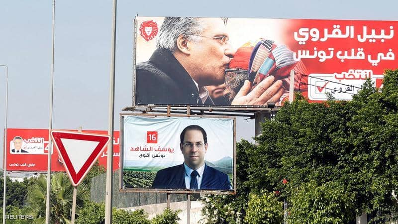لافتات لمرشحين للانتخابات الرئاسية في العاصمة تونس.