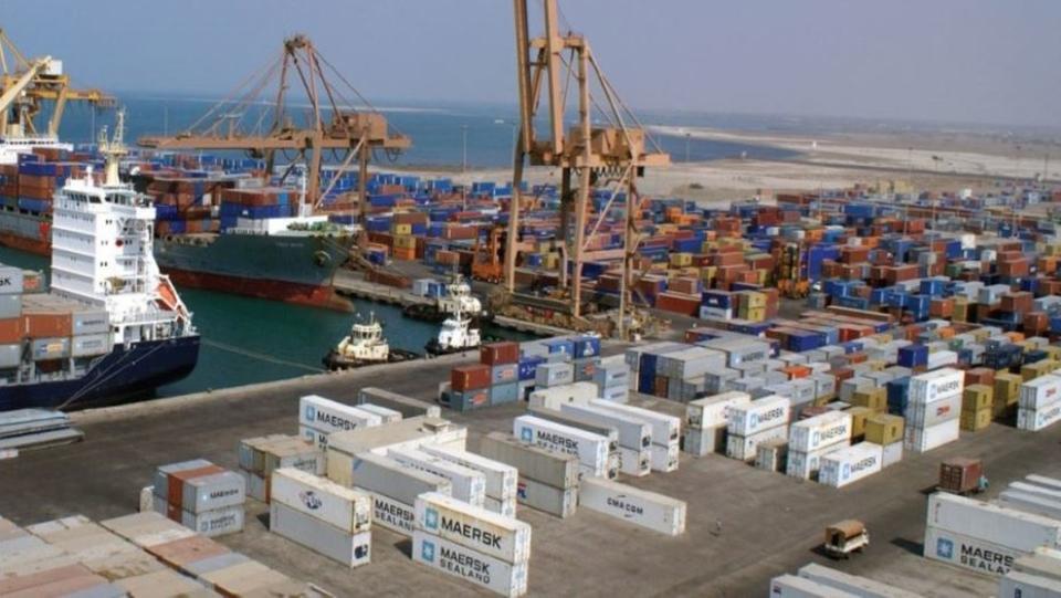 تجار اليمن يشكون غلاء نقل البضائع