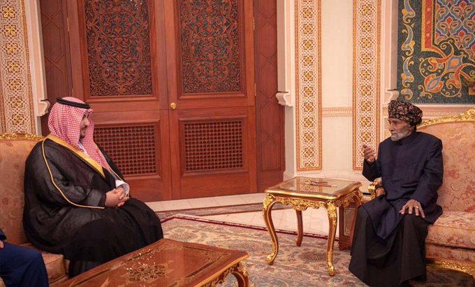 الامير بن سلمان مع سلطان عمان