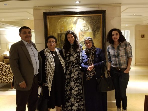 فائقة السيد ورئيسة فريق الخبراء