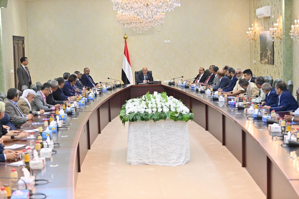 العليمي-خلال-لقائه-رئيس-وأعضاء-مجلس-النواب-اليوم-في-عدن-سبأ