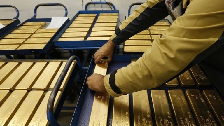 الذهب يتراجع مع تعزيز آمال التجارة لشهية المخاطرة