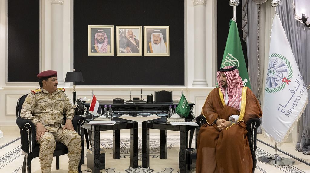 وزير الدفاع اليمني يلتقي نظيره السعودي