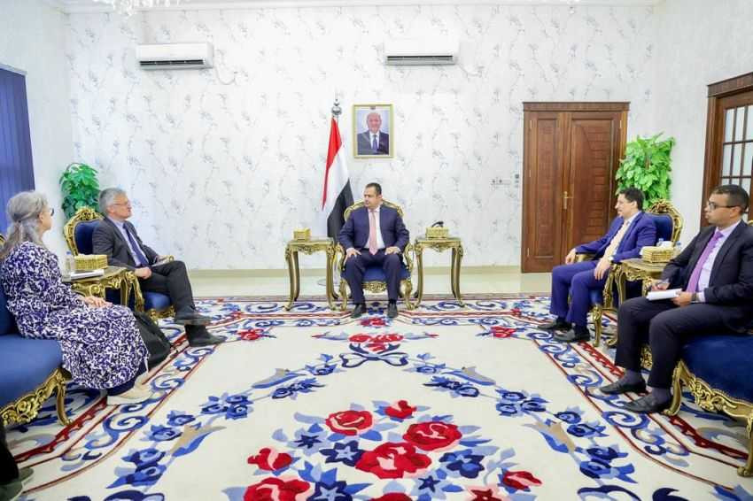 رئيس الوزراء يستقبل في عدن المبعوث السويدي لليمن بمناسبة انتهاء
