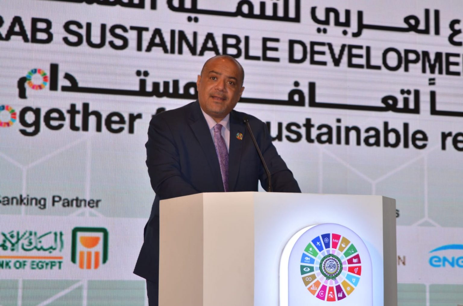 واعد-باذيب-وزير-التخطيط-والتعاون-الدولي.