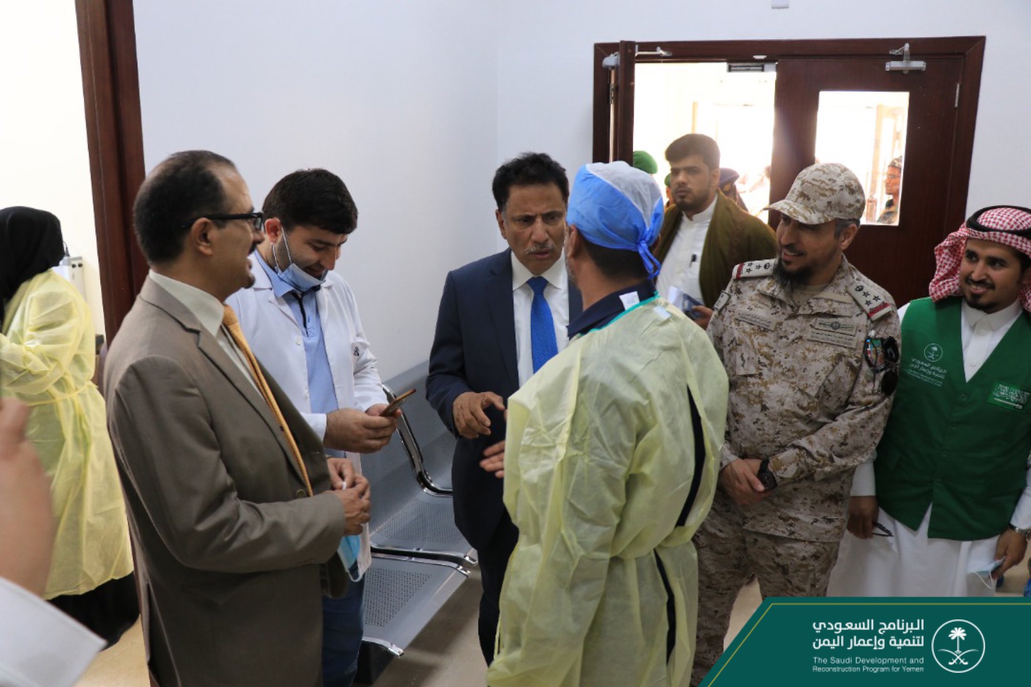 وزير الصحة يفتتح مركز العناية المركزة في مستشفى الغيضة بتمويل من