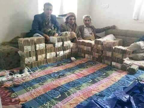 عناصر حوثية نهبت المال العام بذريعة المجهود الحربي