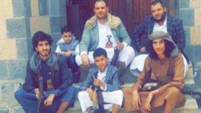 محمد الكهالي مع اخوته الذي قام بقتلهما