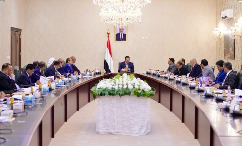الحكومة اليمنيةالحكومة اليمنية تصدر جملة من القرارات العسكرية وا