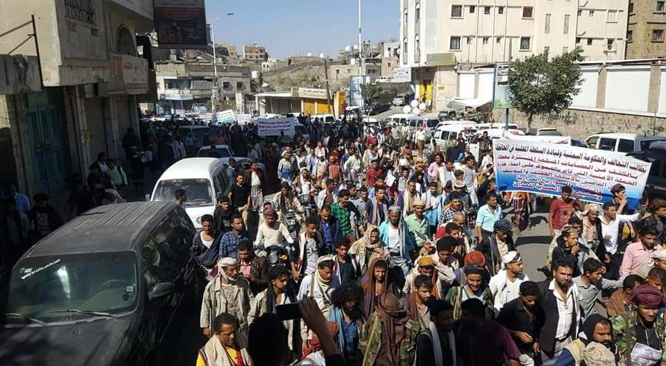 مسيرة حاشدة لابناء شرعب السلام والرونة في تعز بعد الهجوم على واد
