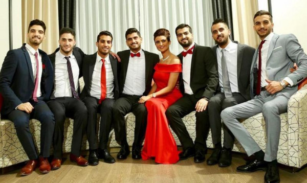 علا الفارس مع أشقائها