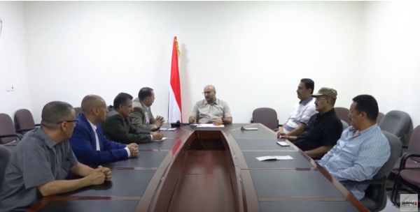 طارق صالح يوجه بمعالجة الحميات في تعز ودعم السلطة المحلية