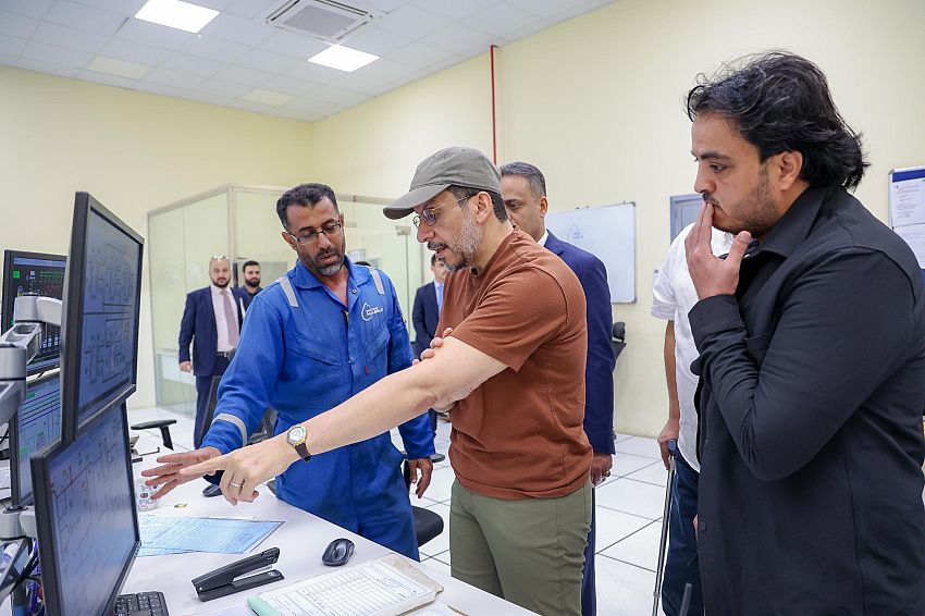 بن مبارك يقوم بزيارة ميدانية لمحطة الرئيس الكهربائية بالبريقة