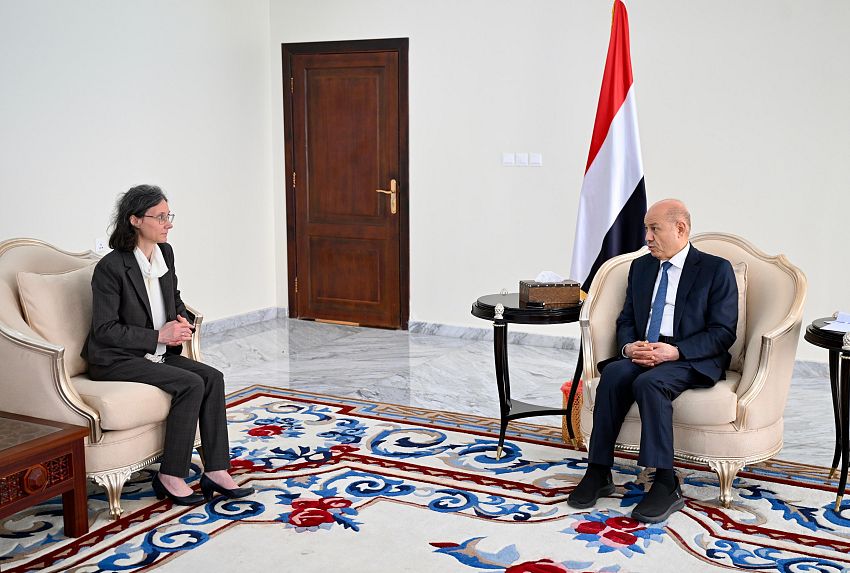 الرئيس العليمي يبحث مع السفيرة الفرنسية المستجدات في اليمن ويدعو