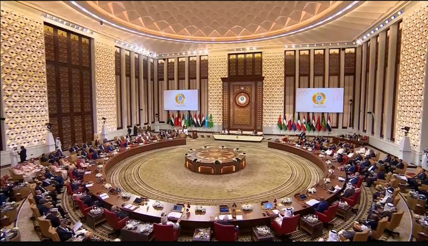 قمة البحرين تجدد دعمها الثابت لمجلس القيادة الرئاسي ومساندة جهود