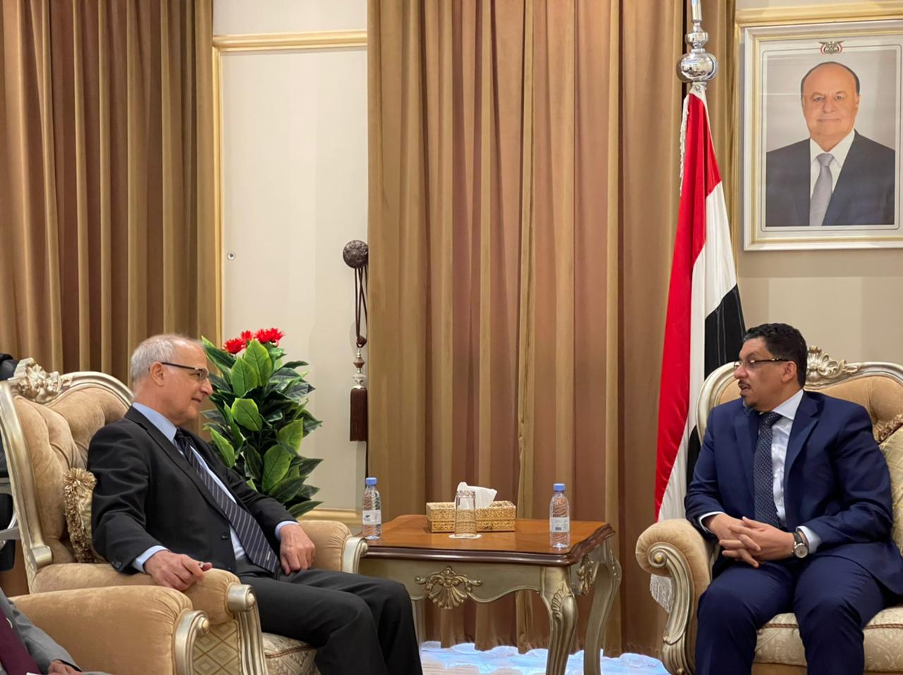 الحكومة اليمنية: نمنح تصاريح استثنائية لدخول سفن النفط الى ميناء