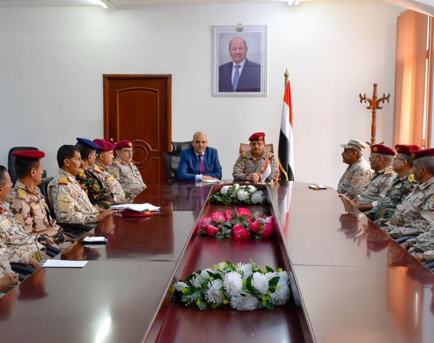 الفريق المقدشي وشمسان يترأسان اجتماعا للقيادات العسكرية والأمنية