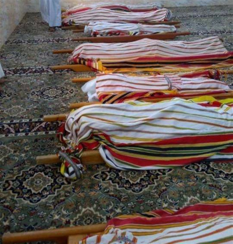 انهيار رب الاسرة، أمام جثث زوجته وأبنائه