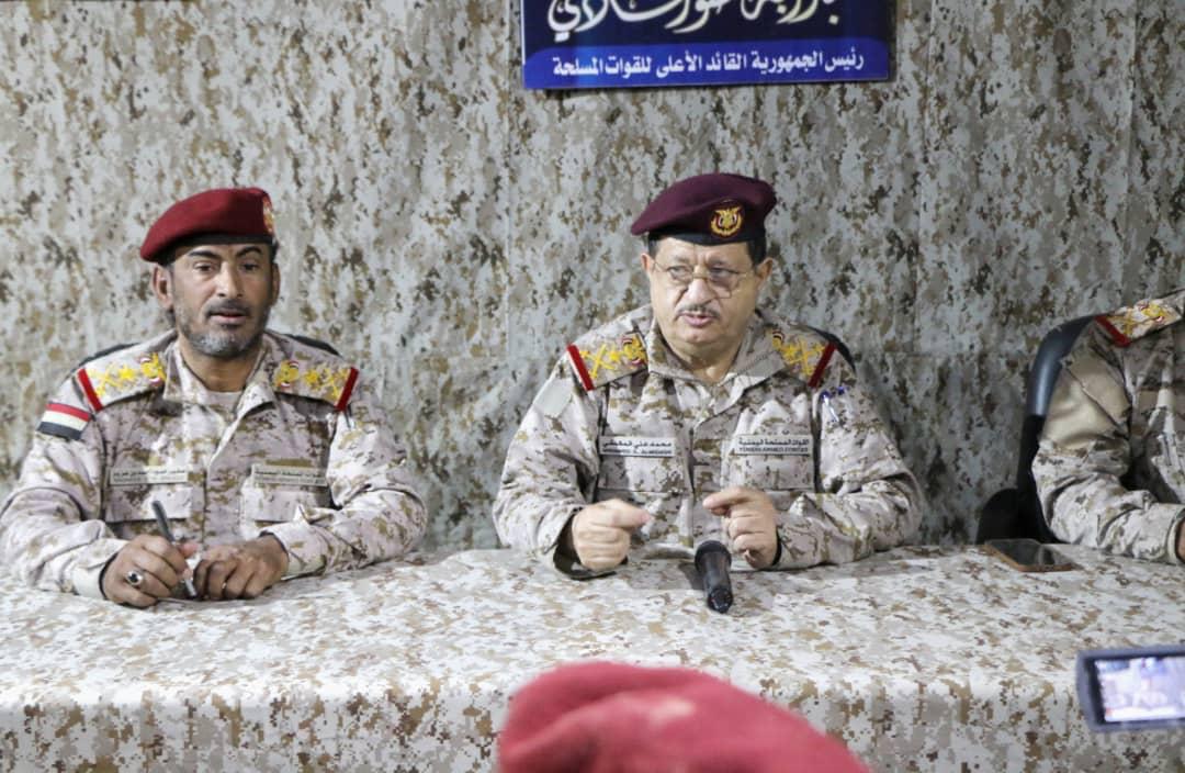وزير الدفاع يترأس اجتماعا عسكريا بمأرب ويشيد ببطولات الجيش والمق